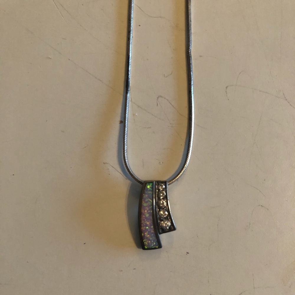 Luminescent and sparkly silver necklace